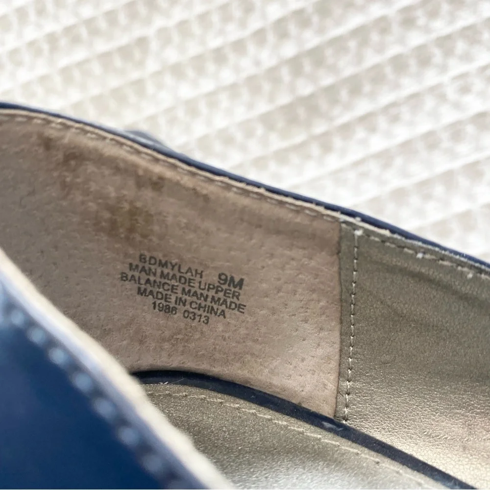 Bandolino Dark Blue Patent Peep Toe Heels size 9